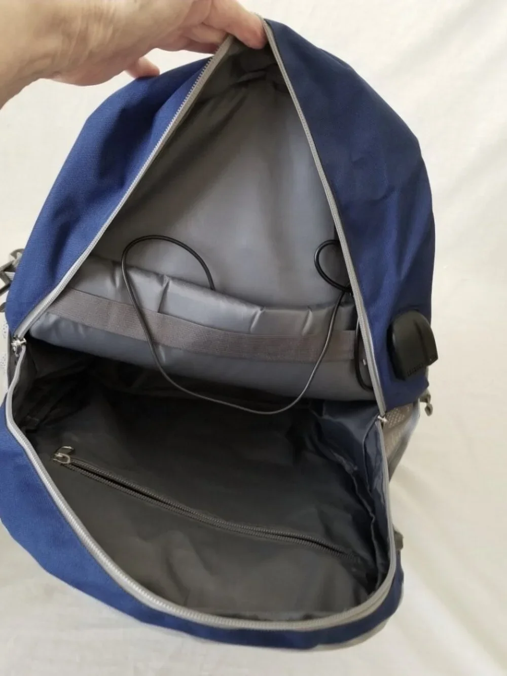 NWOT! Laptop Backpack w/USB Cord & Port, Bottle Pockets/Luggage Strap/Anti-Theft